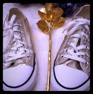 Last call Gold Converse Womens 8 *flaw
